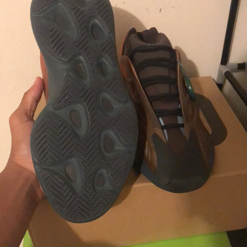 Yeezy 700 copper fade - Picture 3 of 3